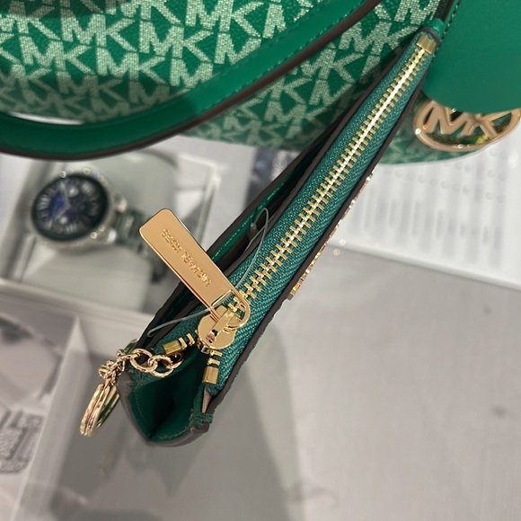 MICHAEL KORS SMALL TOP ZIP COINPOUCH WITH ID PALMETTO GREEN COLOR
NWT - Picture 6 of 16